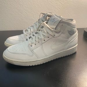 Air Jordan 1 Triple White
